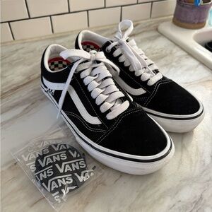 Vans Old Skool Women’s 8.5 Men’s 7 Classic Black and White Sneakers - PopCush